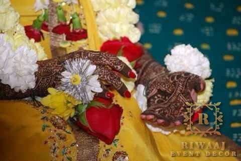 Floral hand jewelry